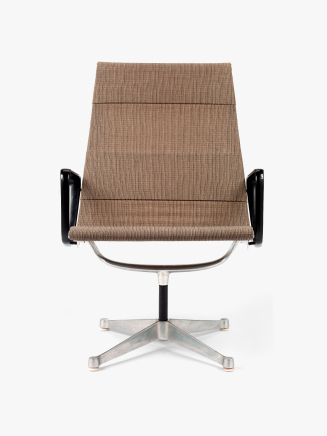 682 Lounge Chair with Arms